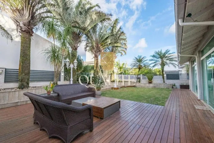 Casa com 303m2, 4 quartos à venda no Residencial Village Club na SC 401 em Cacupé, Florian