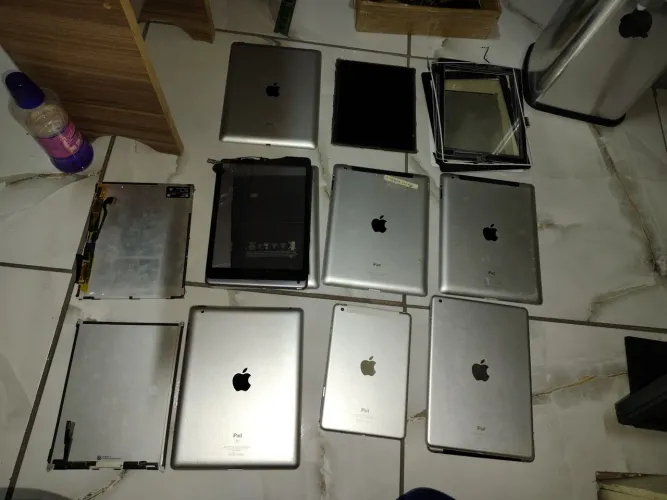 Lote diversas peças ipads 