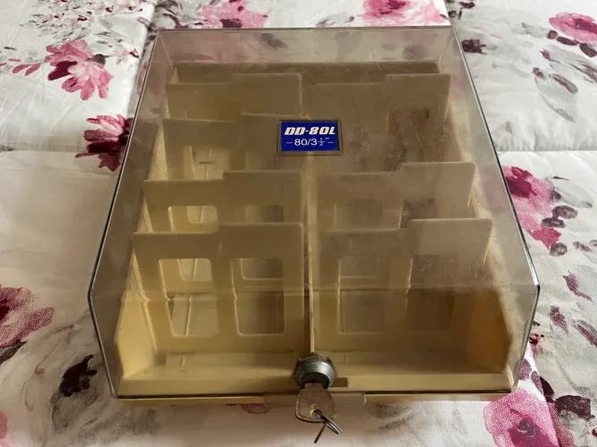 Caixa para guardar disquete