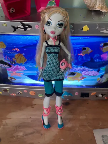 Boneca Lagoona Blue Classroom Monster High (LEIA A DESCRIÇÃO)