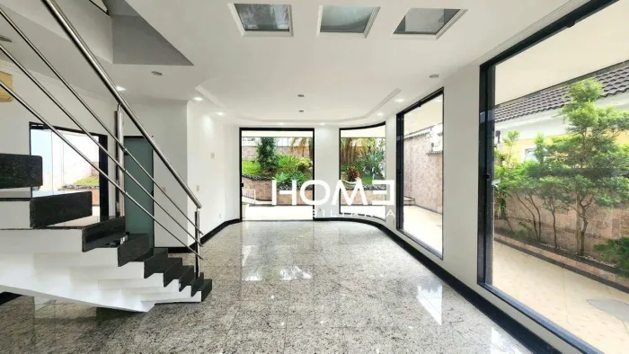 Casa com 4 quartos, 587 m² - venda por R$ 2.350.000 ou aluguel por R$ 14.786/mês - Fregues