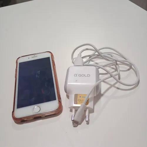Celular iPhone com carregador original pra vender 300,00 reais 
