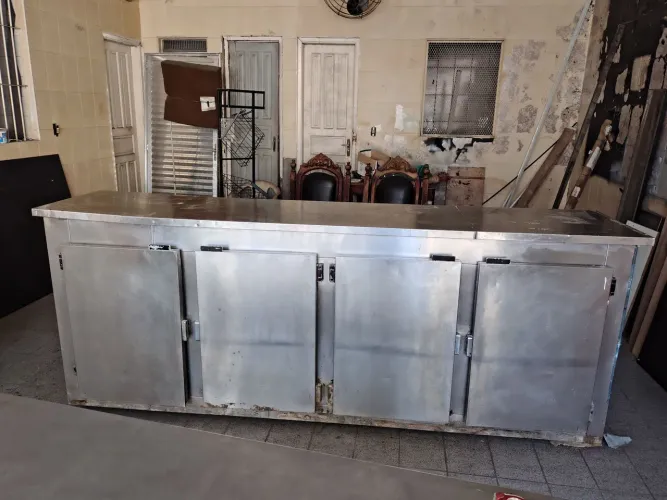 Vendo refrigerador com 4 portas para comércio 