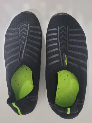 Sapatilha antiaderente piscina.