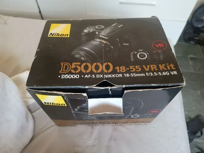 Camera Nikon D5000