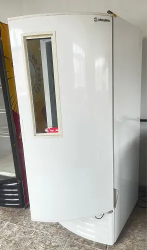 Freezer vertical tripla ação metalfrio