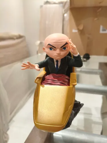 Minico professor Xavier Iron studios