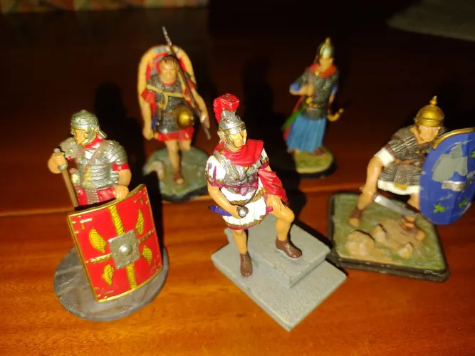 Conjunto de miniaturas de soldados romanos