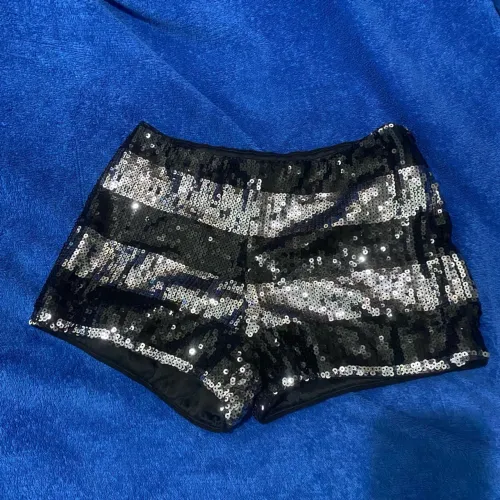 Shortinho Paetê Forever 21