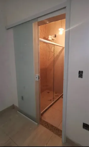 Portas de vidro jateado para Banheiros