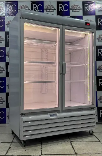 Geladeira Dupla Metalfrio com controlador digital e iluminação em LED