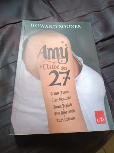 Livro Amy e o clube dos 27
