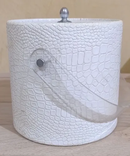 Balde de gelo branco com textura