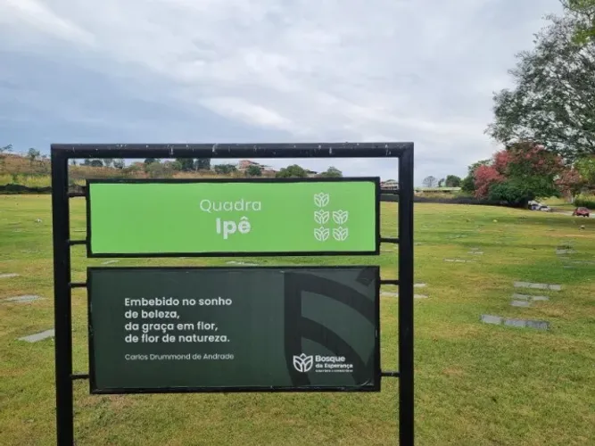 Jazigo cemitério Bosque da Esperança