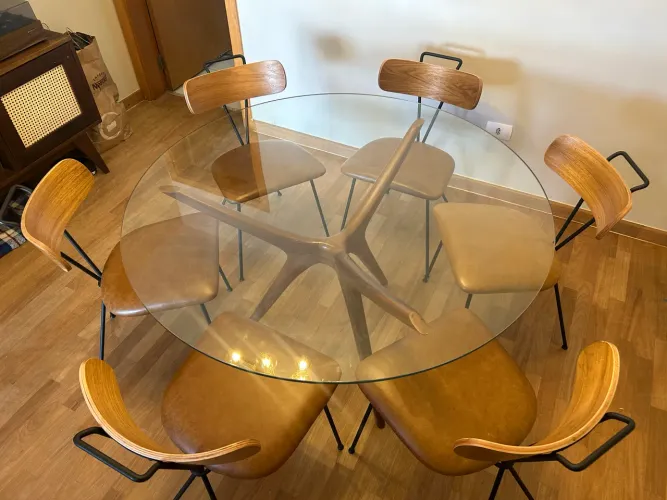 Conjunto mesa de jantar redonda e 6 cadeiras Desmobilia, também vendo separado