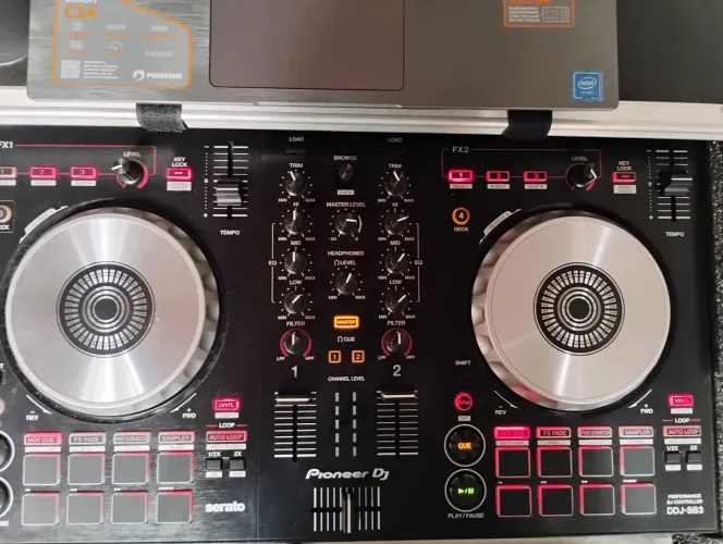 Controladora Pioneer DJ DDJ-SB3+ HARD CASE (SOMCASE)