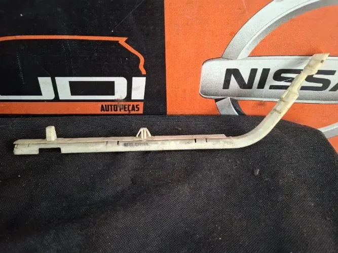 Guia Esquerda do Parachoque Traseiro Nissan Tiida Sedan 2008 a 2014 85227 EM40A