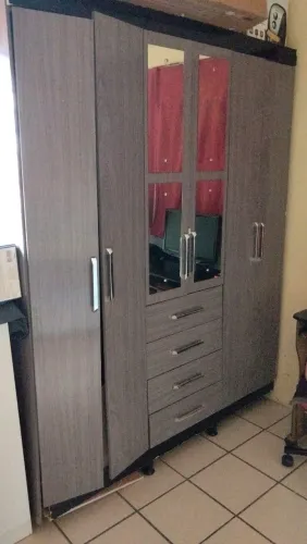 Guarda-Roupa Casal 6 Portas com Espelhos - Excelente Estado