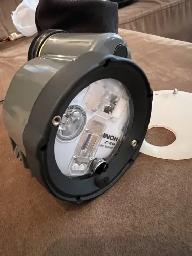 INON Z-240 - Strobo/Flash Subaquático - Pouquíssimo Uso