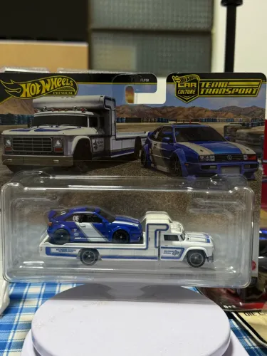 Hot Wheels Premium Team Transport Volkswagen