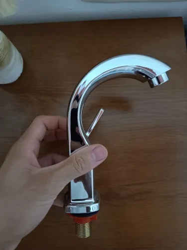 Torneira Inox nova com caixa aberta