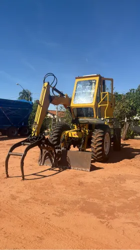 Carregadeira de cana valtra Bm 100 canavieiro