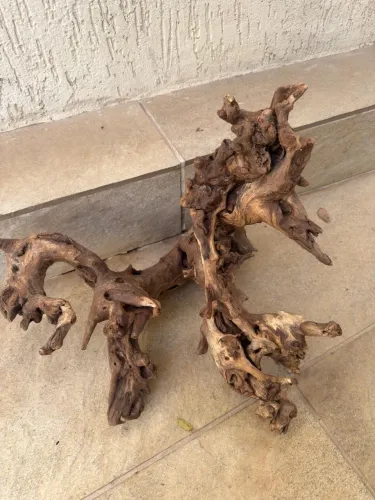 Troncos decorativos para aquário