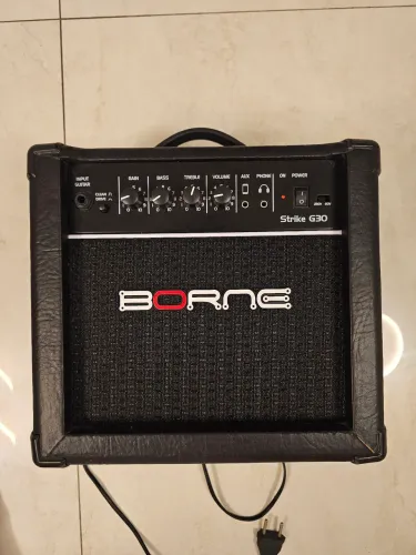Amplificador Borne Strike G30 - Impecável - Bivolt + Cabo de guitarra de brinde!