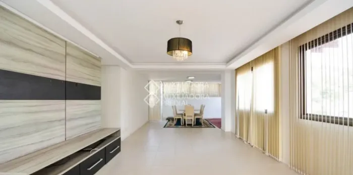 Imóvel para aluguel possui 316 metros quadrados com 3 quartos em Centro - Florianópolis -