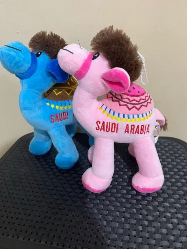 Pelúcias camelo rosa e azul 