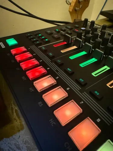 Bateria Eletrônica Roland TR8-S - Impecável