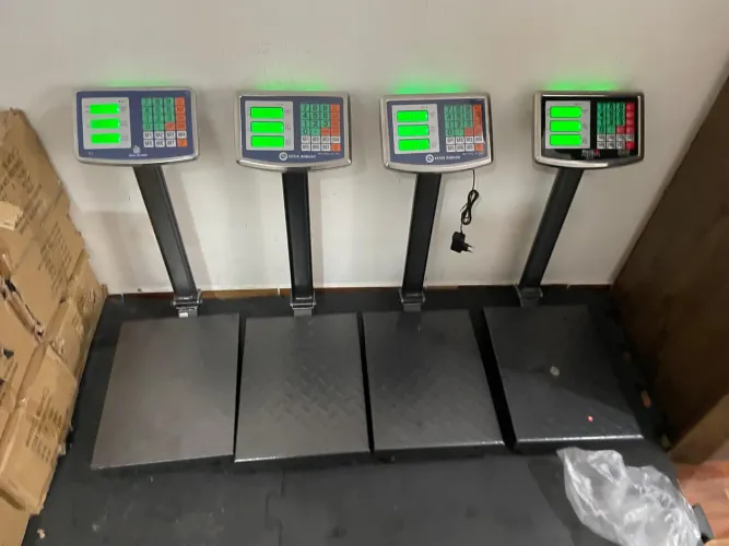 Balança Eletrônica Digital Bivolt 150 kg 30x40