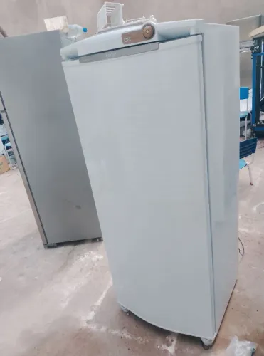 Vendo geladeira Consul degelo prático de 340 litros gelando bem inteira