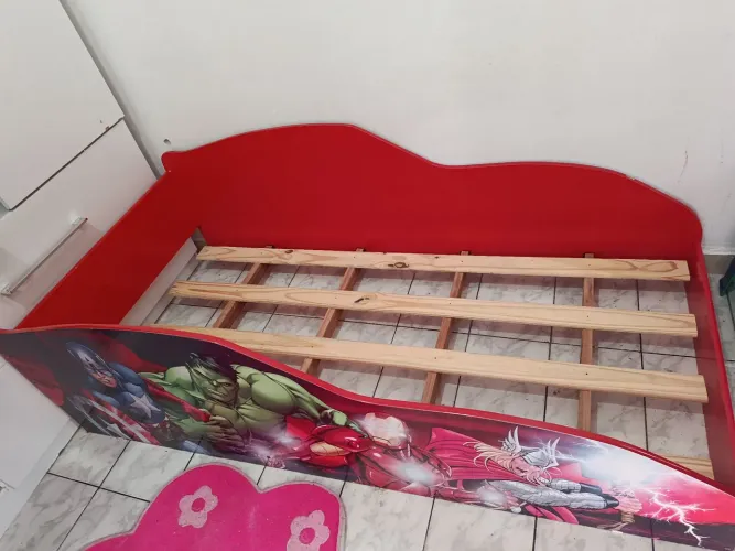 Cama infantil tema super-heróis para menino