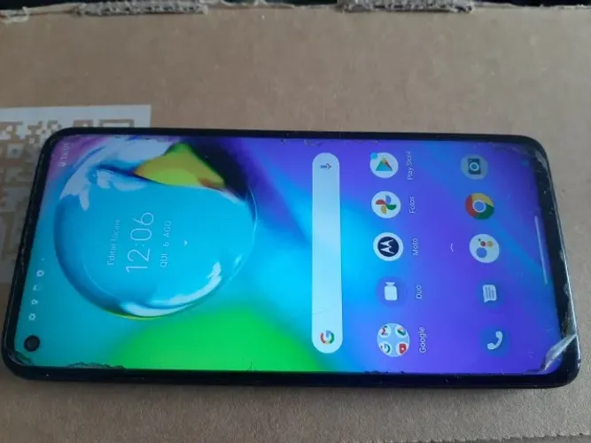 Moto G8 Power em bom estado