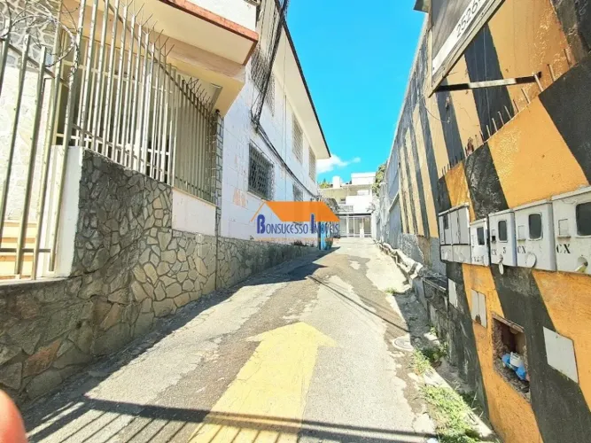 casa de 3 quartos, em condominio Bairro Floresta em belo Horizonte