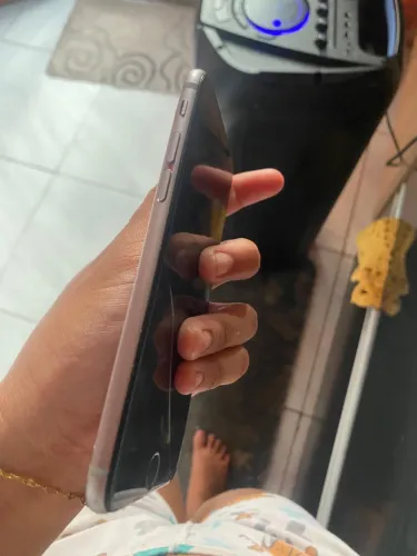 Vendo esse celular ,parado e sem uso se não me engano é o 6s ou o 6s plus