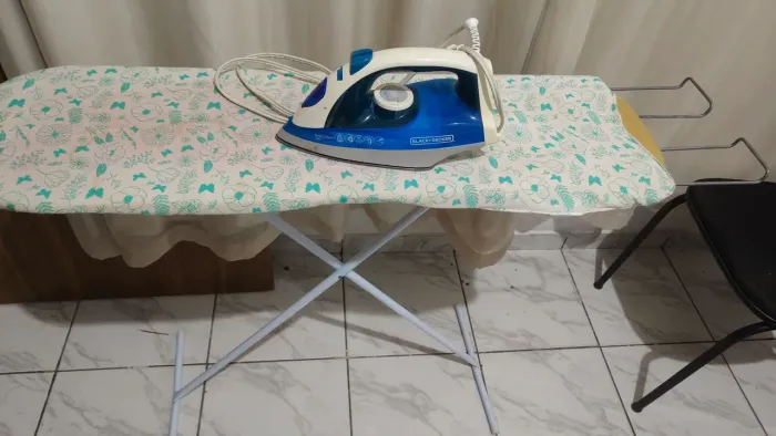 Mesa de passar + Ferro Black Decker