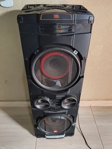 Vendo uma caixa de som JBL