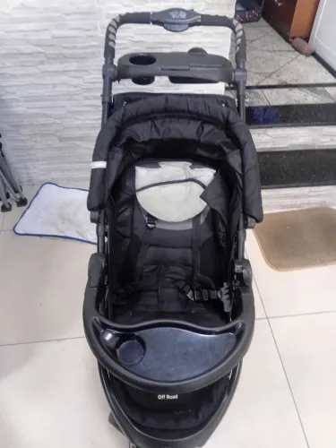 Carrinho de bebê off road