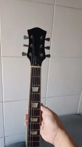 Vendo guitarra em ótimo uso