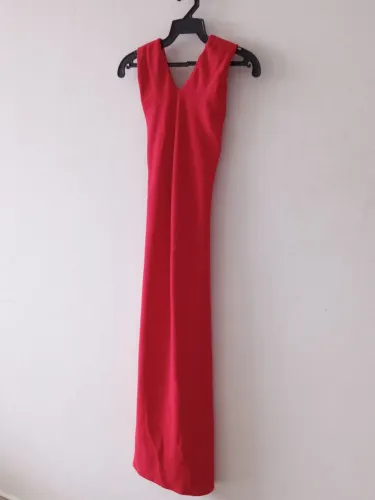Vestido longo transpassado costa nua. Preço 80 reais. É para vender logo.