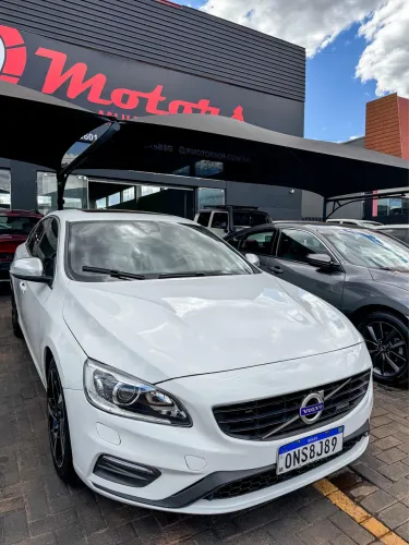 Volvo S60 T-5 R-design 2.0 240cv 4P 2014
