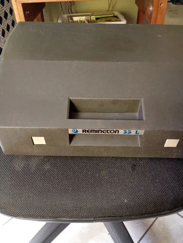 Vendo está máquina de escrever funcionando normal 
