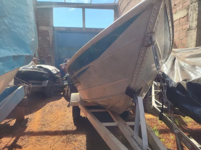 Conjunto barco e carreta