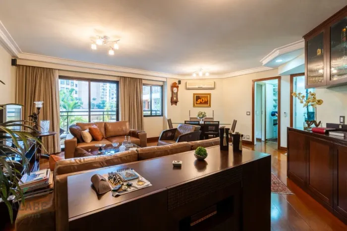 Apartamento para venda em Moema com 3 quartos, sendo 1 suíte, 120m²