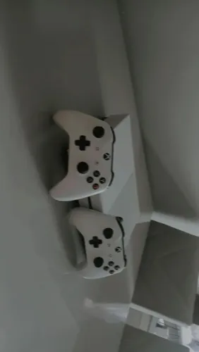 Xbox one 1TB 2 controles 