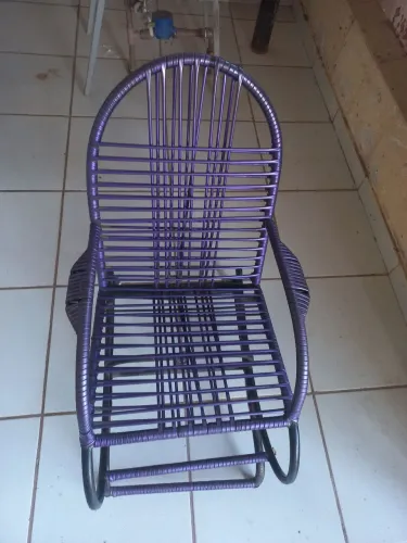 Cadeira de macarrão lilás 