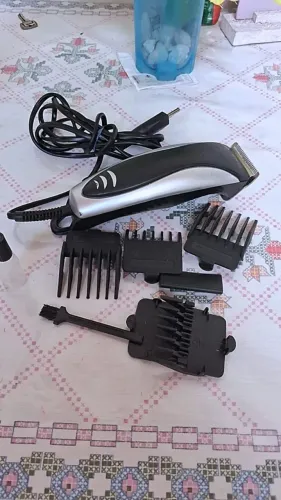 Máquina de cortar cabelo 30 reais só o filé