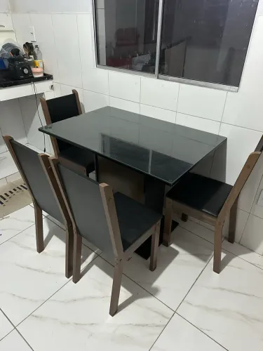Mesa de jantar com cadeiras - 4 lugares
